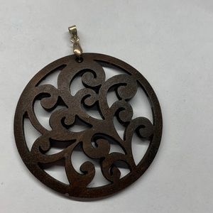 Round wooden pendant
